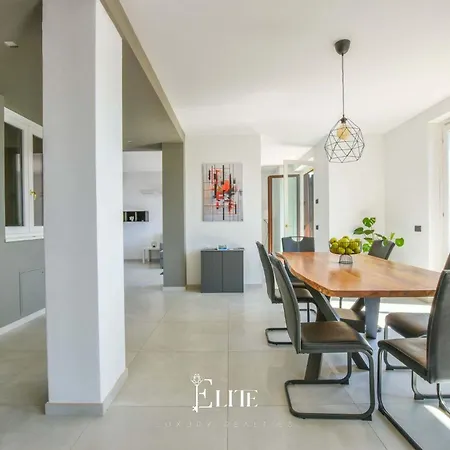 Apartment Maggiore View